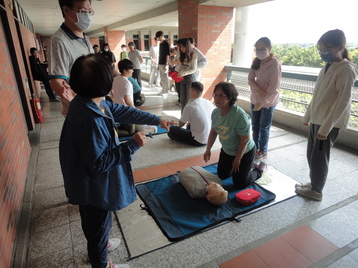 分組練習CPR+AED圖片